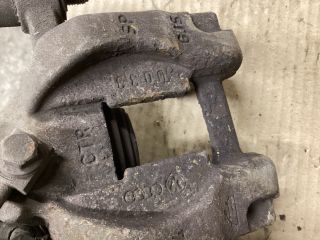 bontott VW PASSAT B8 Jobb hátsó Féknyereg Munkahengerrel