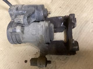 bontott VW PASSAT B8 Jobb hátsó Féknyereg Munkahengerrel