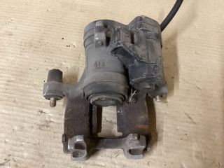 bontott VW PASSAT B8 Jobb hátsó Féknyereg Munkahengerrel