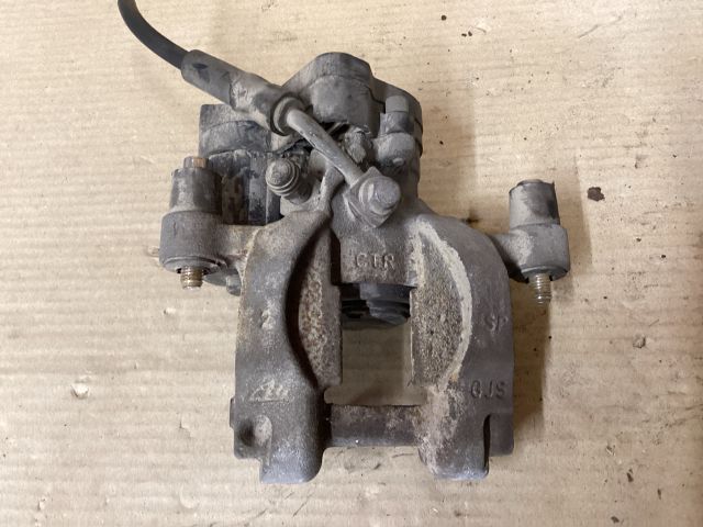 bontott VW PASSAT B8 Jobb hátsó Féknyereg Munkahengerrel