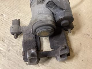 bontott VW PASSAT B8 Jobb hátsó Féknyereg Munkahengerrel