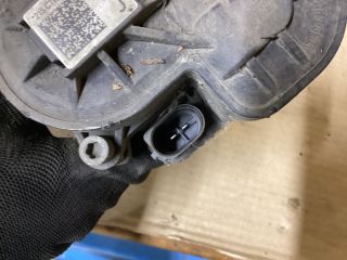 bontott VW PASSAT B8 Jobb hátsó Féknyereg Munkahengerrel