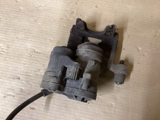 bontott VW PASSAT B8 Jobb hátsó Féknyereg Munkahengerrel