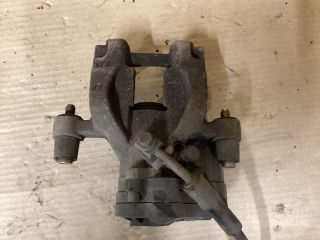 bontott VW PASSAT B8 Jobb hátsó Féknyereg Munkahengerrel