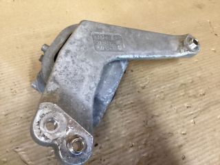 bontott VW PASSAT B8 Motor Tartó Bak (Fém)