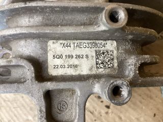 bontott VW PASSAT B8 Motor Tartó Bak (Fém)