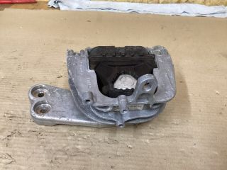 bontott VW PASSAT B8 Motor Tartó Bak (Fém)