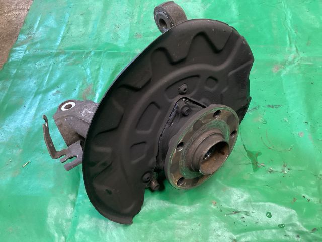 bontott VW PASSAT B8 Bal első Csonkállvány Kerékaggyal