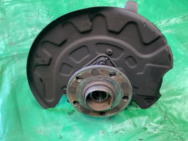 bontott VW PASSAT B8 Bal első Csonkállvány Kerékaggyal