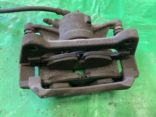 bontott VW PASSAT B8 Bal első Féknyereg Munkahengerrel