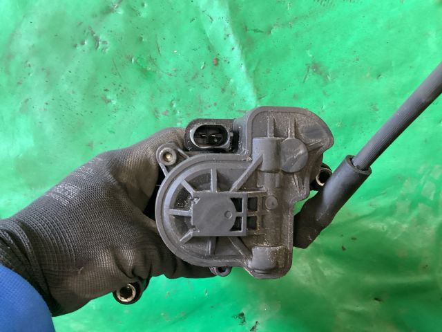 bontott VW PASSAT B8 Bal első Féknyereg Munkahengerrel