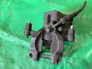 bontott VW PASSAT B8 Bal első Féknyereg Munkahengerrel