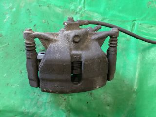 bontott VW PASSAT B8 Bal első Féknyereg Munkahengerrel