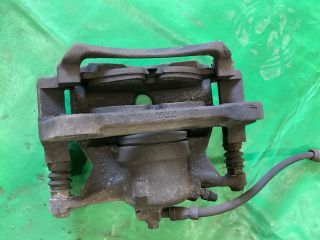 bontott VW PASSAT B8 Bal első Féknyereg Munkahengerrel