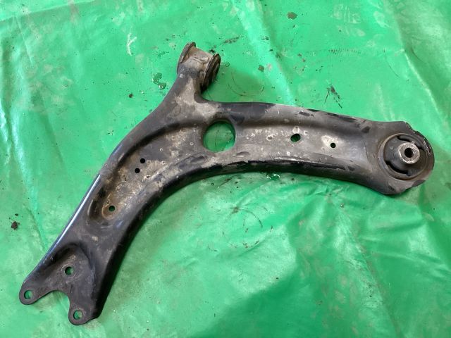 bontott VW PASSAT B8 Bal első Lengőkar