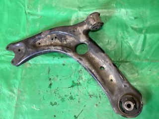 bontott VW PASSAT B8 Bal első Lengőkar