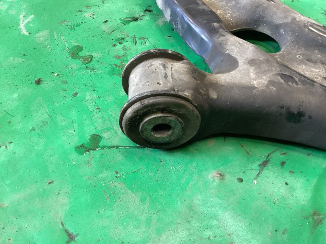 bontott VW PASSAT B8 Bal első Lengőkar