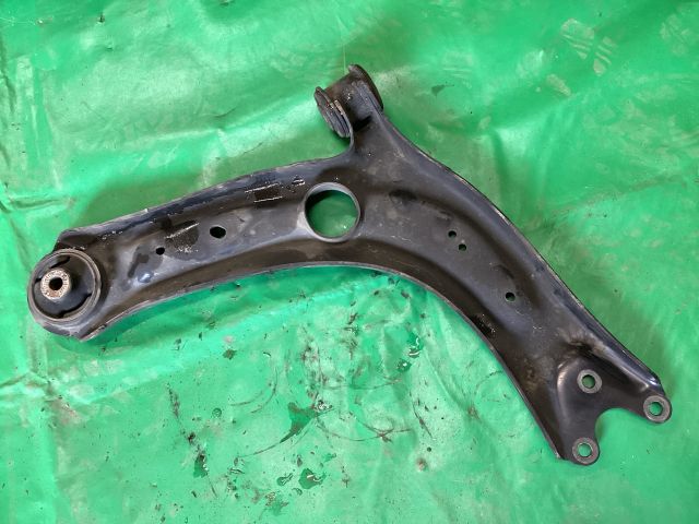 bontott VW PASSAT B8 Bal első Lengőkar