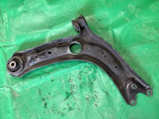 bontott VW PASSAT B8 Bal első Lengőkar