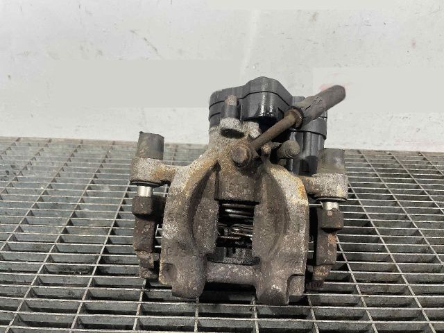 bontott VW PASSAT B8 Bal hátsó Féknyereg Munkahengerrel