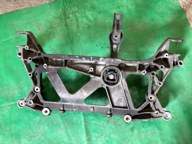 bontott VW PASSAT B8 Első Bölcső