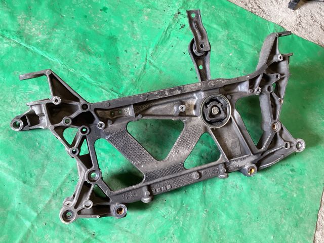 bontott VW PASSAT B8 Első Bölcső