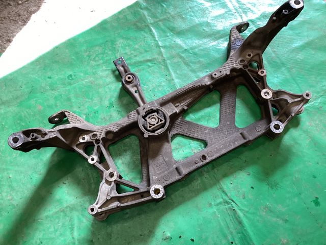 bontott VW PASSAT B8 Első Bölcső