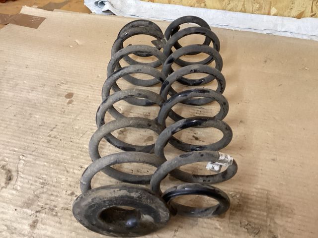 bontott VW PASSAT B8 Hátsó Rugó Pár