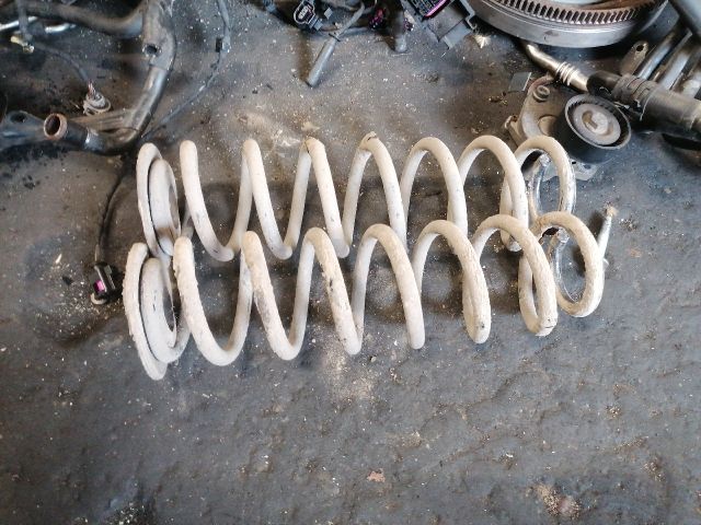 bontott VW PASSAT B8 Hátsó Rugó Pár