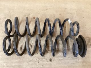 bontott VW PASSAT B8 Hátsó Rugó Pár