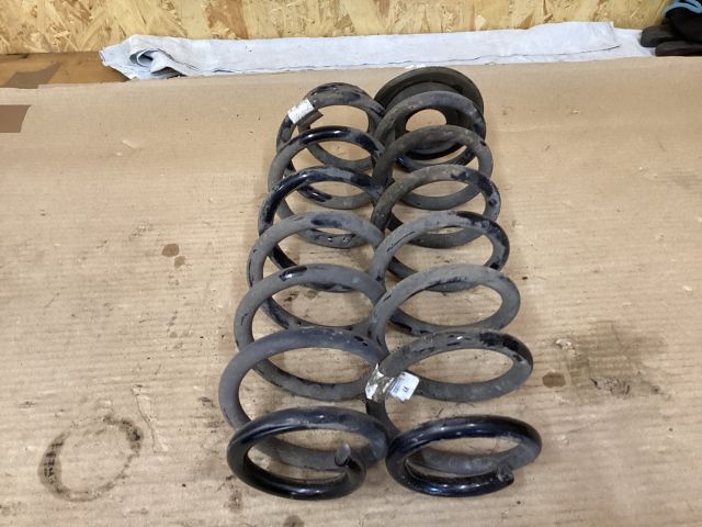 bontott VW PASSAT B8 Hátsó Rugó Pár