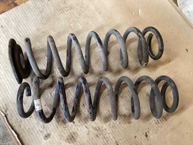 bontott VW PASSAT B8 Hátsó Rugó Pár