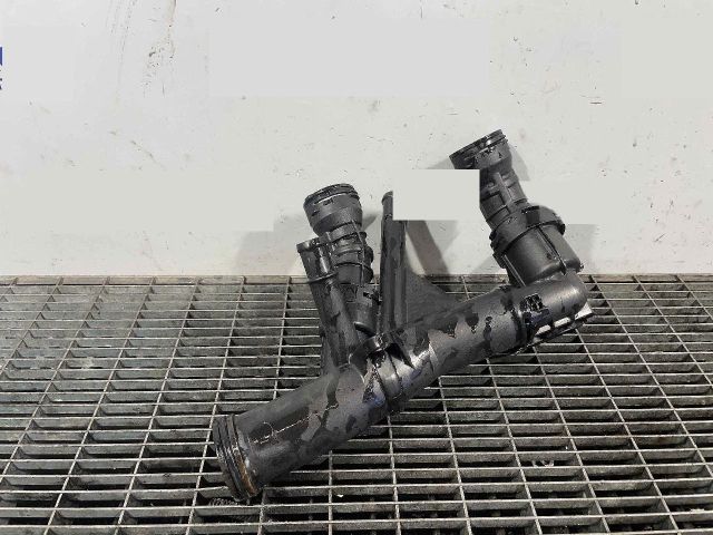 bontott VW PASSAT B8 Hengerfej Vízkivezető