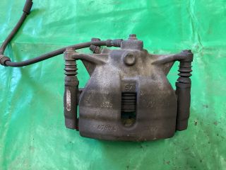 bontott VW PASSAT B8 Jobb első Féknyereg Munkahengerrel