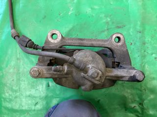 bontott VW PASSAT B8 Jobb első Féknyereg Munkahengerrel