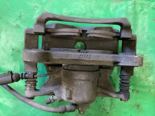 bontott VW PASSAT B8 Jobb első Féknyereg Munkahengerrel