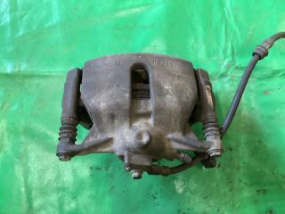 bontott VW PASSAT B8 Jobb első Féknyereg Munkahengerrel