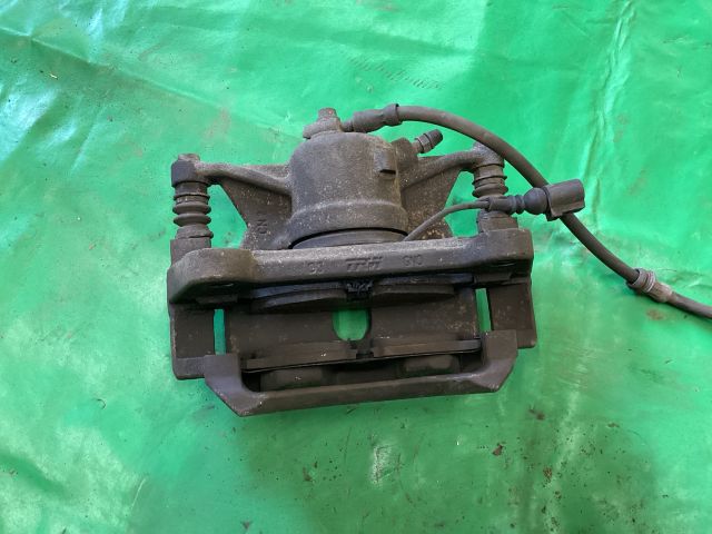 bontott VW PASSAT B8 Jobb első Féknyereg Munkahengerrel