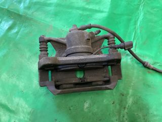 bontott VW PASSAT B8 Jobb első Féknyereg Munkahengerrel