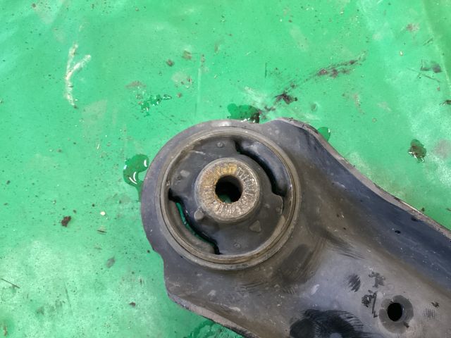 bontott VW PASSAT B8 Jobb első Lengőkar