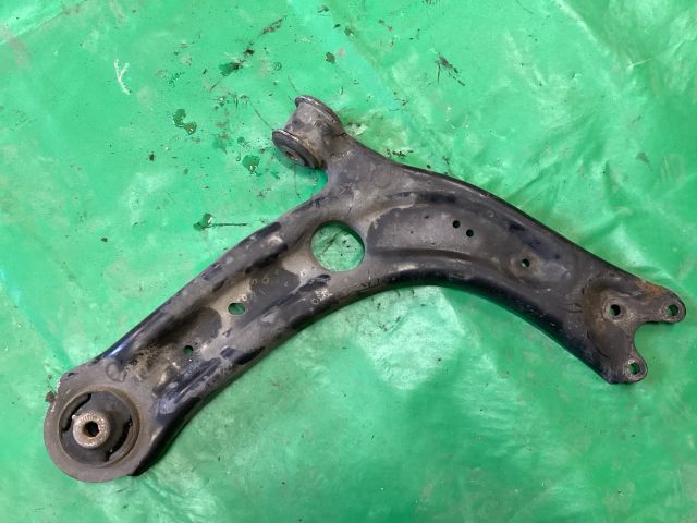 bontott VW PASSAT B8 Jobb első Lengőkar