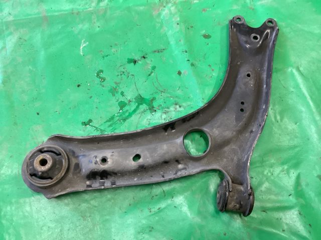 bontott VW PASSAT B8 Jobb első Lengőkar