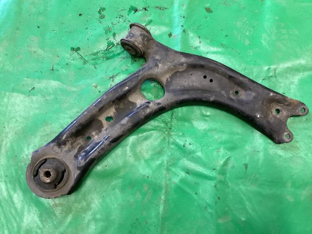 bontott VW PASSAT B8 Jobb első Lengőkar