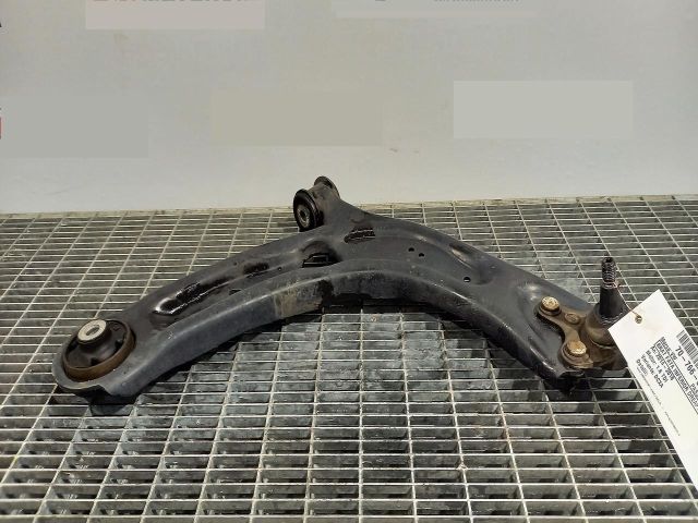 bontott VW PASSAT B8 Jobb első Lengőkar