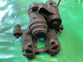 bontott VW PASSAT B8 Jobb hátsó Féknyereg Munkahengerrel