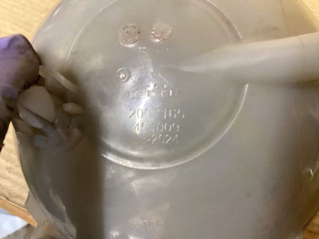 bontott VW PASSAT B8 Kiegyenlítő Tartály