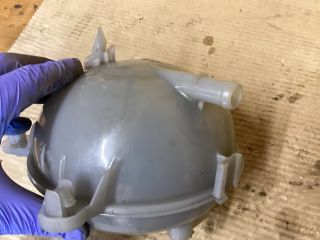 bontott VW PASSAT B8 Kiegyenlítő Tartály