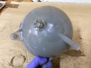 bontott VW PASSAT B8 Kiegyenlítő Tartály