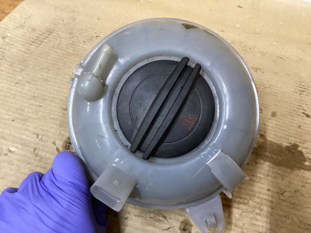 bontott VW PASSAT B8 Kiegyenlítő Tartály