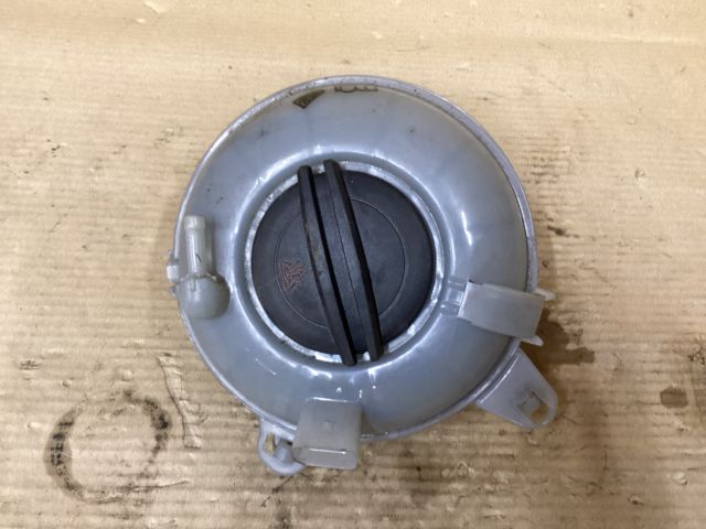 bontott VW PASSAT B8 Kiegyenlítő Tartály